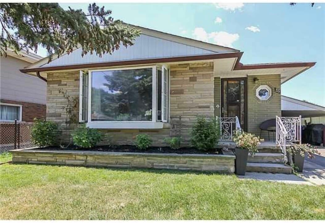 35 Collingdon Dr in Brantford, ON - Building Photo