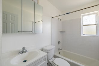 Station Square Apartments in East Rutherford, NJ - Building Photo - Interior Photo