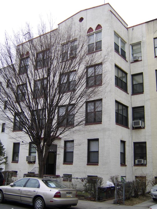 24-09 28th St in Long Island City, NY - Foto de edificio