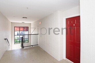 3591 Kernan Blvd S in Jacksonville, FL - Building Photo - Building Photo