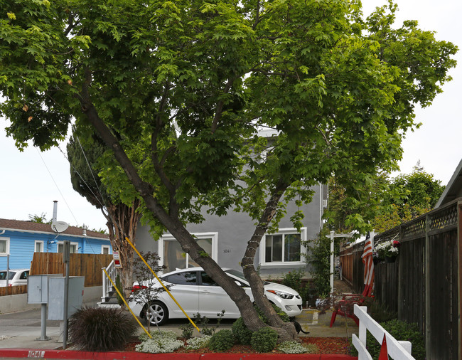 1041 Eugene Ave in San Jose, CA - Foto de edificio - Building Photo