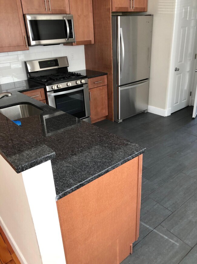 19 Banks St, Unit 1 in Cambridge, MA - Building Photo - Building Photo