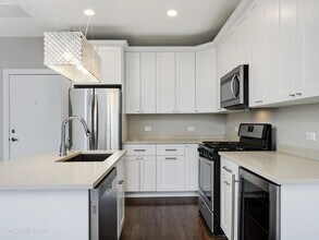 235 E 31st St in Chicago, IL - Building Photo - Building Photo