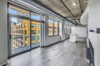 933 W Van Buren St in Chicago, IL - Building Photo - Building Photo