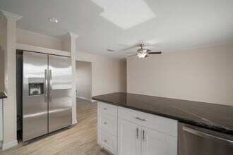 910 Spindle Palm Way in Apollo Beach, FL - Building Photo - Building Photo