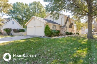 1139 NE Oak tree Dr in Lee's Summit, MO - Building Photo - Building Photo