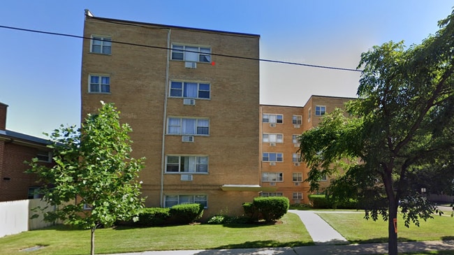 property at 1447 W Touhy Ave