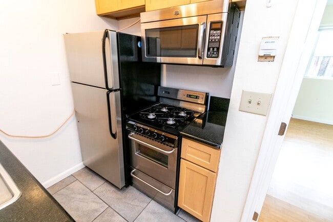 6605 Shattuck Ave in Oakland, CA - Building Photo - Building Photo