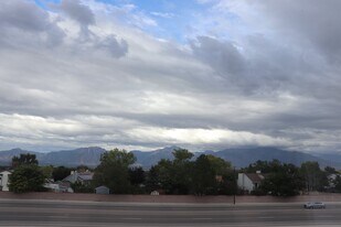 6793 Mountain Aura Dr in West Jordan, UT - Building Photo