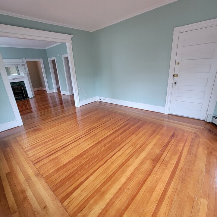 197 Elmgrove Ave, Unit 2nd floor in Providence, RI - Building Photo
