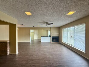 8302 Garrett Dr-Unit -8304 Garrett in Tyler, TX - Building Photo - Building Photo