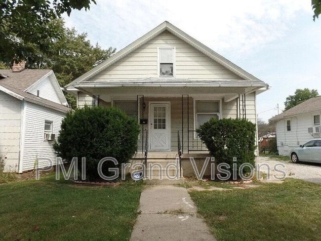 property at 1804 E Lawrence St