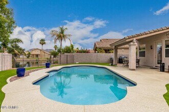 6230 W Irma Ln in Glendale, AZ - Foto de edificio - Building Photo