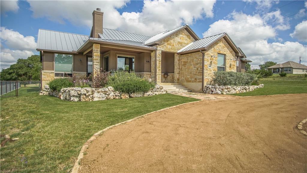 100 Savannah Ct in Blanco, TX - Building Photo