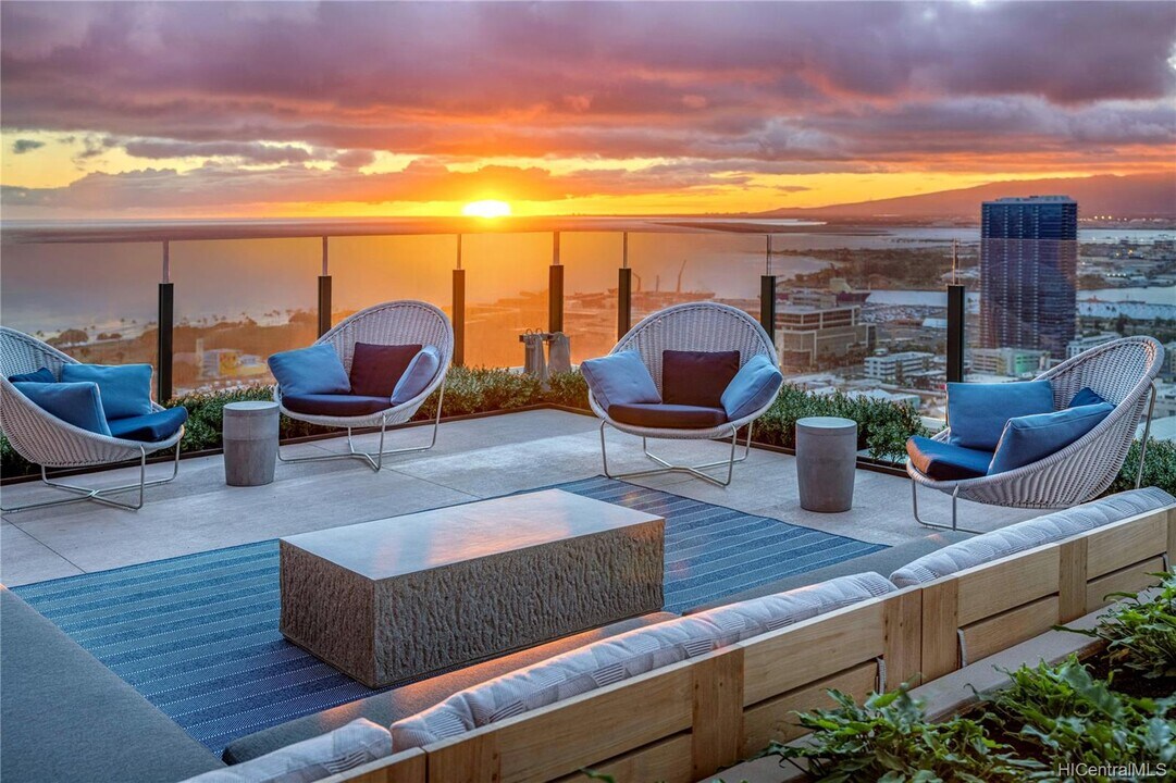 987 Queen St, Unit 2508 in Honolulu, HI - Building Photo