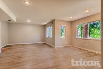 7535 SW Onnaf Ct in Tigard, OR - Foto de edificio - Building Photo