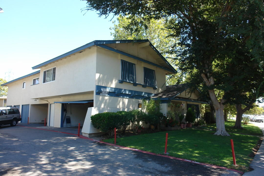 1925 Stokes St in San Jose, CA - Foto de edificio