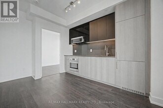308 Jarvis St in Toronto, ON - Building Photo - Building Photo