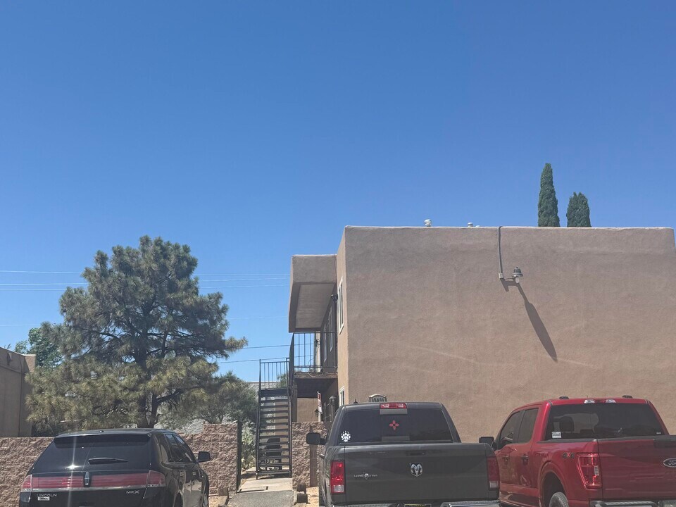 13401 Fruit Ave NE in Albuquerque, NM - Building Photo