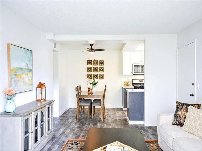 Hillside Village Apartments in San Bernardino, CA - Building Photo - Building Photo