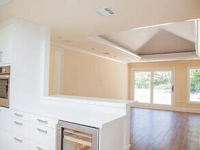 17965 Seabreeze Dr in Los Angeles, CA - Foto de edificio - Building Photo