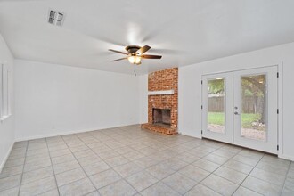 2701 Alderwood Dr in Austin, TX - Building Photo - Building Photo