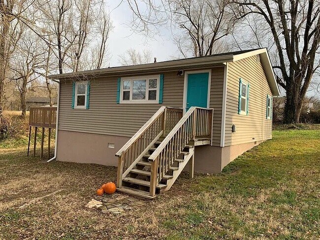 property at 1004 E Prospect Ave