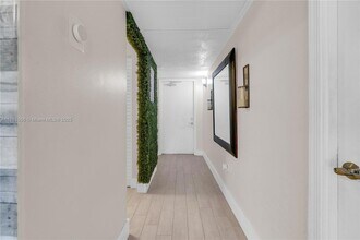 9410 Poinciana Pl, Unit 206 in Davie, FL - Building Photo - Building Photo