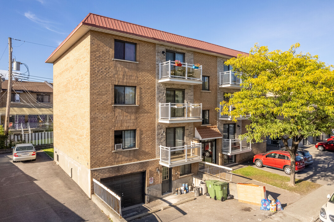 8996 Boul in Montréal, QC - Building Photo