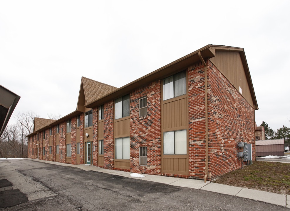 Cross Creek Apartments in Farmington, MI - Foto de edificio
