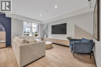 629 Cottonwood Ave in Coquitlam, BC - Building Photo - Building Photo