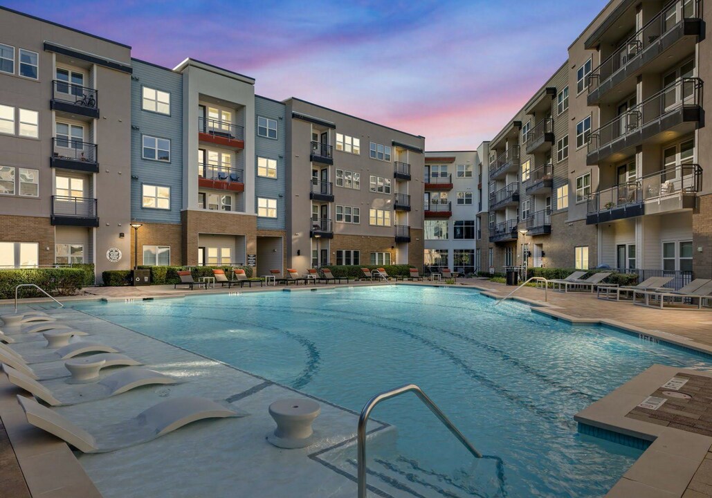 6200 E Riverside Dr in Austin, TX - Building Photo