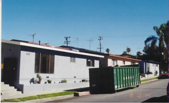 213 E Willard St in Long Beach, CA - Building Photo