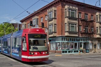 Midtown East in Portland, OR - Foto de edificio - Building Photo