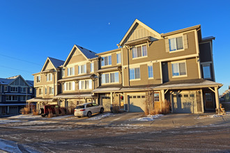 38 Evansview Gdns NW in Calgary, AB - Building Photo - Building Photo