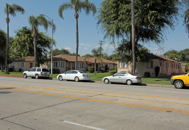 3851-3999 Martin Luther King Jr Blvd in Lynwood, CA - Building Photo - Building Photo