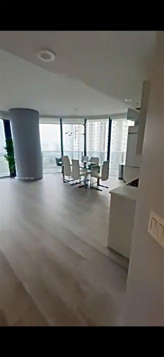 45 SW 9th St, Unit 1906 in Miami, FL - Building Photo - Building Photo