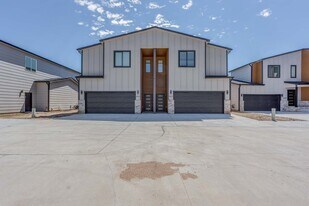 8541 W 37th St N in Wichita, KS - Building Photo