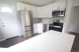 18 Johnson Ave in Wheatley Heights, NY - Building Photo - Building Photo