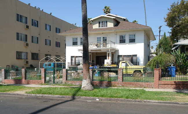 943 Magnolia Ave in Los Angeles, CA - Building Photo - Building Photo