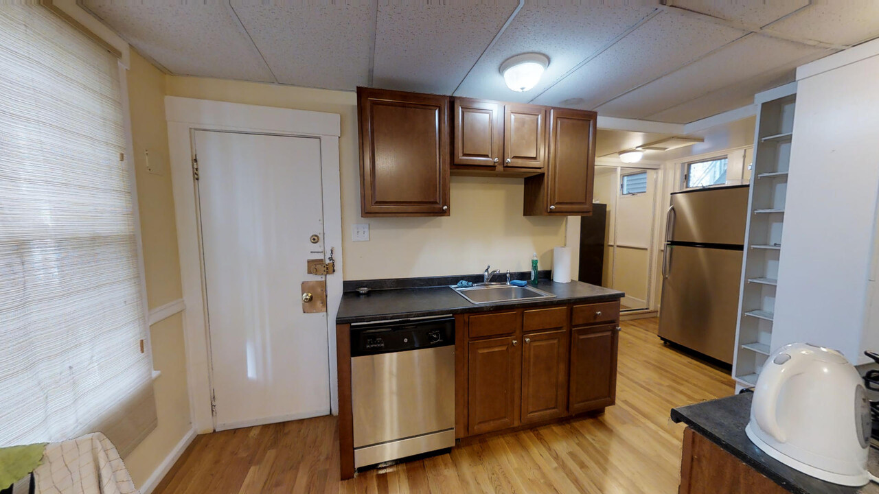 363 Beacon St, Unit 1 in Somerville, MA - Foto de edificio