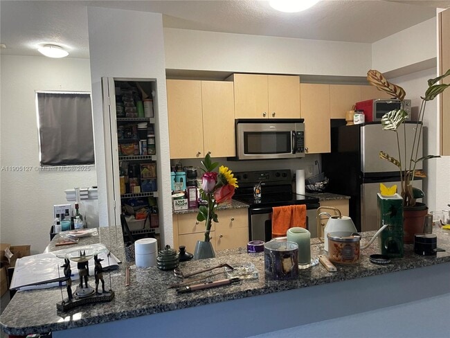 2541 Centergate Dr in Miramar, FL - Building Photo - Building Photo