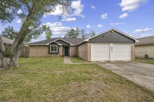 2523 Heritage Colony Dr in Webster, TX - Building Photo