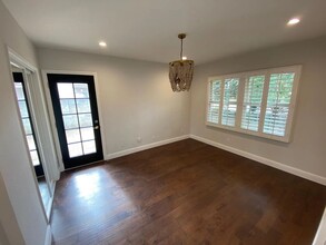 7840 Woodlake Ave in Los Angeles, CA - Building Photo - Building Photo