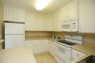 Cutters Grove Apartment Homes in Anoka, MN - Building Photo - Interior Photo