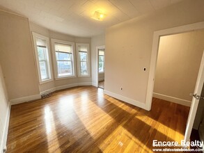 122 Buttonwood St, Unit 1 in Boston, MA - Building Photo - Building Photo