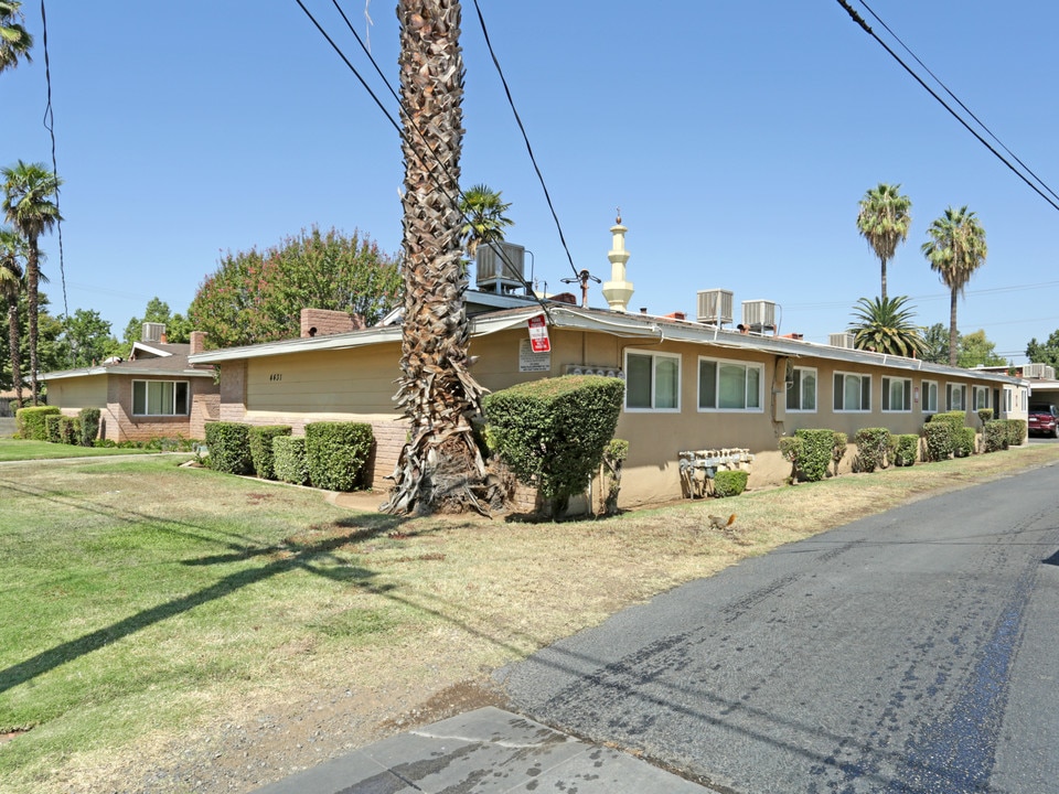 4431 E Sierra Madre Ave in Fresno, CA - Foto de edificio