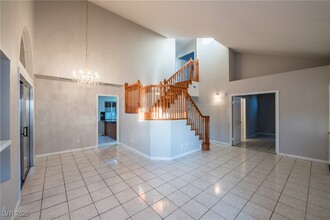 7129 Paradise Bay Dr in Las Vegas, NV - Building Photo - Building Photo