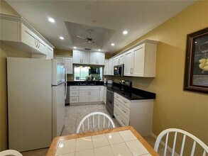 9610 Club S Cir in Sarasota, FL - Building Photo - Building Photo