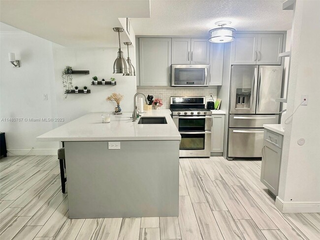 13000 SW 92nd Ave, Unit B113 in Miami, FL - Building Photo - Building Photo